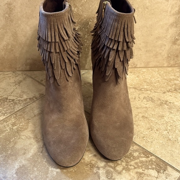 Isola Layton brown suede layered fringe boot- EUC Sz 10 - Picture 2 of 7